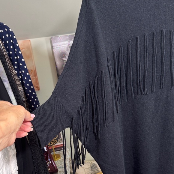 NWOT 100% Cashmere Bloomingdale's Black V-Neck Sweater Fringe Dolman Oversized - Picture 7 of 9